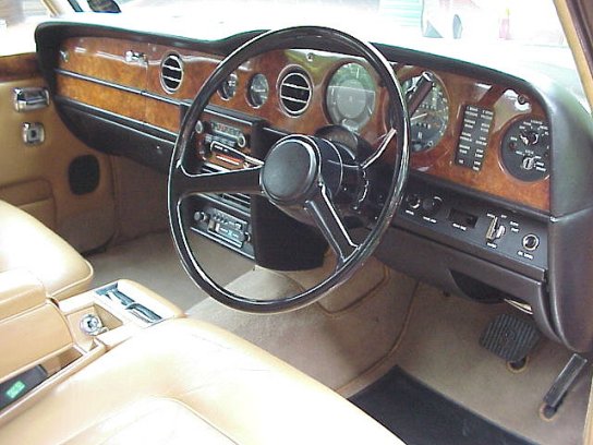 Dashboard van een Silver Shadow II uit 1977.